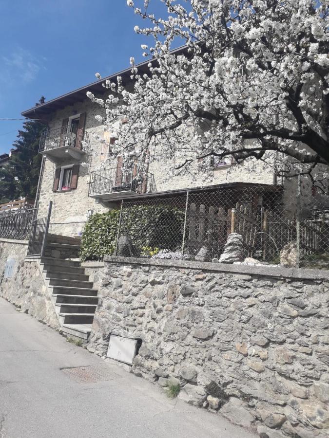 Casa Vacanza Da Ghislin Teglio Exterior photo